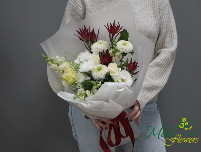 Bouquet with Momoko Chrysanthemum ''Medea'' photo